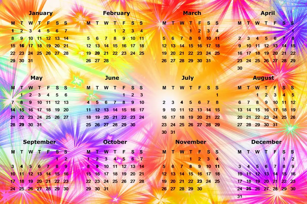 Calendar cu artificii și cifre aurii de Anul Nou, simbolul unei date de final de an